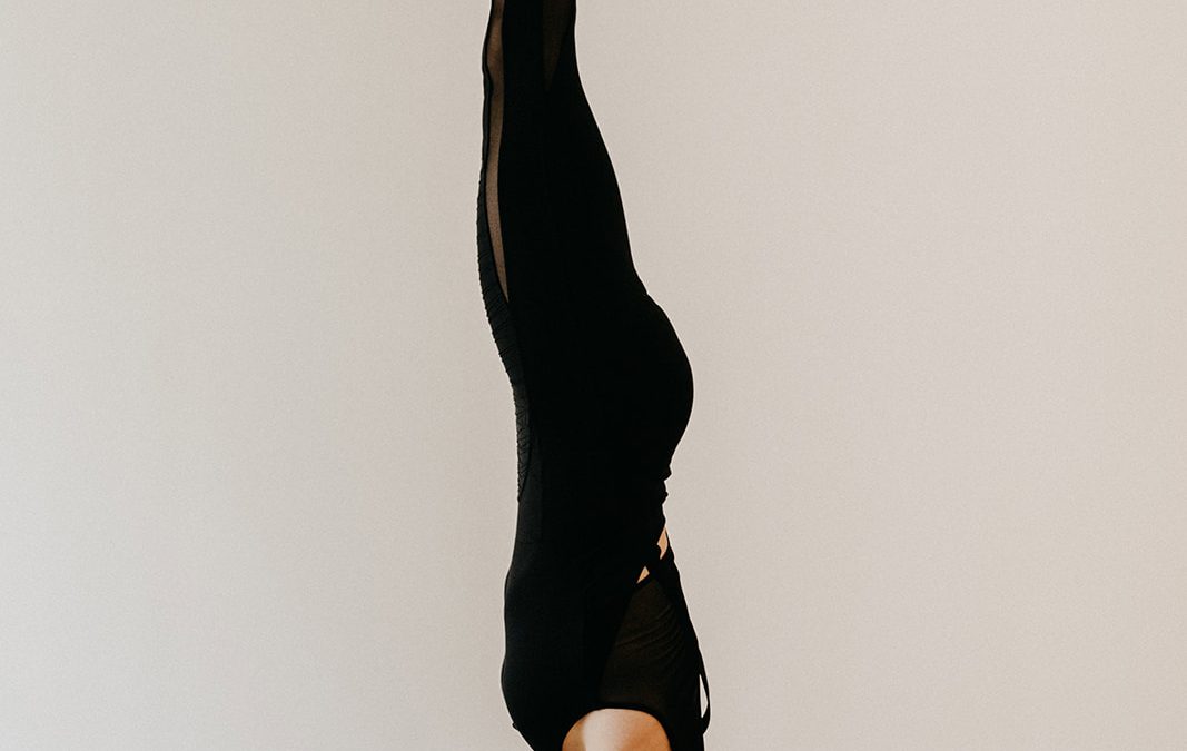 Aprende a hacer Sirsasana o Postura sobre la cabeza